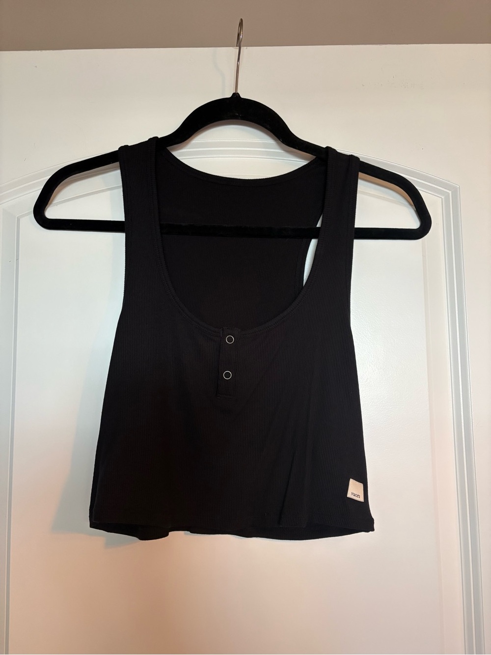 Vuori Black Ribbed Crop Tank